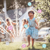 enfant court sous jets d’eau avec bombes à eau réutilisables splashball