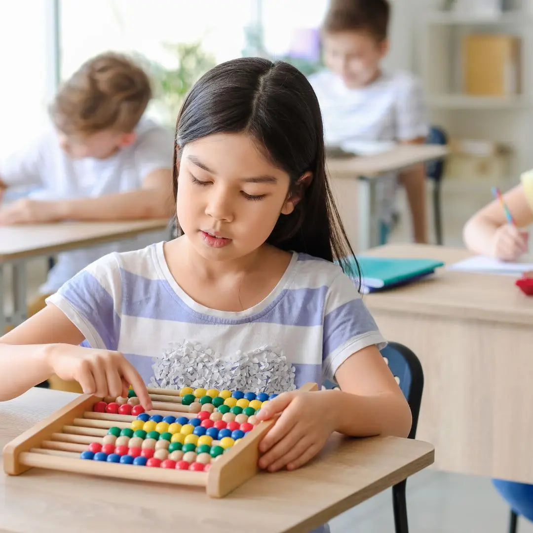 Boulier MathBeads en bois utilise pour additions et soustractions Montessori