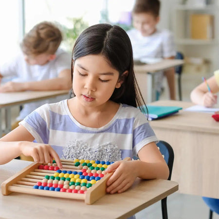 Boulier MathBeads en bois utilise pour additions et soustractions Montessori