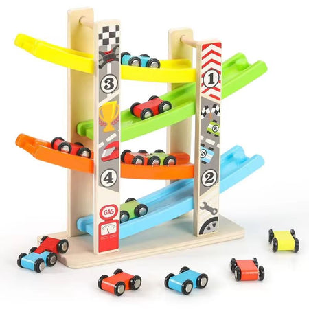 Circuit en bois avec petites voitures incluses pour un jeu simple, intuitif et répétitif adapté aux jeunes enfants
