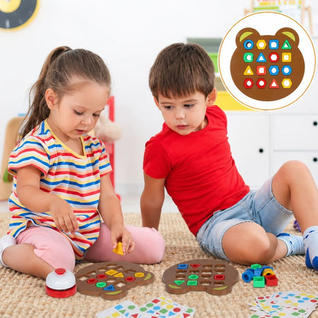 Enfants jouant au jeu d’association formes ours Montessori avec plateau et pièces colorées EducaKid