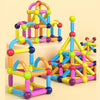 Blocs magnétiques colorés posés sur fond beige - EducaKid