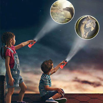 Enfants utilisant un projecteur DinoProjector pour afficher des images de dinosaures dans le ciel nocturne