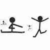 figurine en bois Montessori reproduisant des positions à partir de cartes de défis