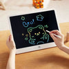 enfant dessine sur tablette lcd avec stylet dessin créatif ludique sans papier