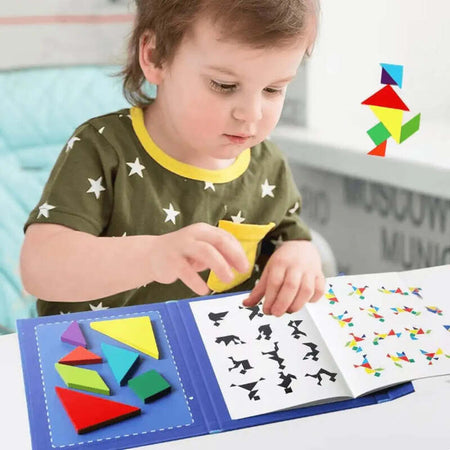 enfant utilisant tangram magnétique montessori avec livre de modèles educakid